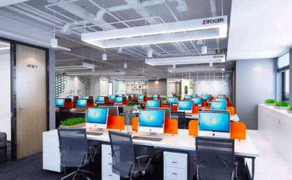 “橙红色”点缀整个办公空间，在崂山办公空间设计中感受工作带来的乐趣